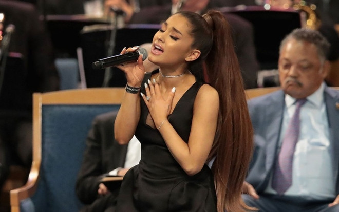 Ariana Grande, câu chuyện bị quấy rối và góc nhìn khác từ cư dân mạng: Cô ta mặc đồ quá phản cảm! Ảnh 2