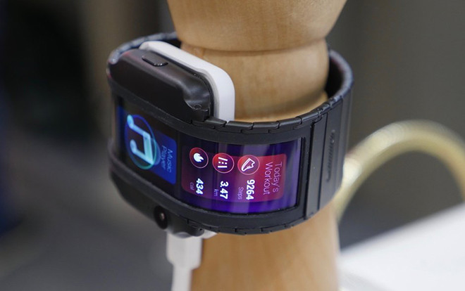 Cận cảnh chiếc điện thoại đeo tay Nubia Alpha tưởng chỉ có trong các bộ phim viễn tưởng Ảnh 2