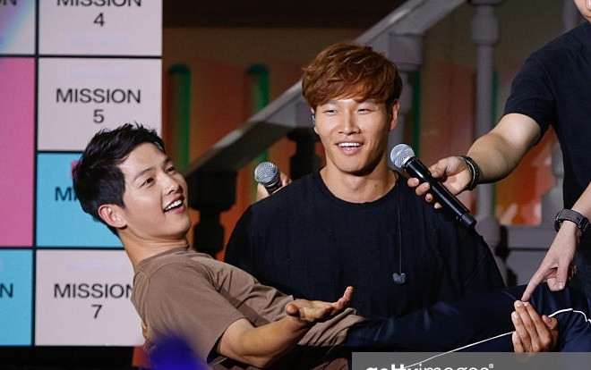 Tình bể bình như nhà Song Song: Song Hye Kyo luôn tháp tùng Song Joong Ki đi gym Ảnh 2