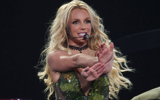 Britney Spears bị fan la ó vì… quá đãng trí, chẳng nhớ mình đang diễn ở nơi nào! Ảnh 2