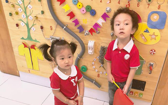 Biểu cảm ngày tựu trường của con trai Tuấn Hưng khiến ai cũng phì cười Ảnh 2