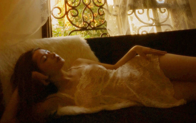 Chipu bị gọi tên 'bad girl' khi lại táo bạo khoe body với váy ren mỏng tang Ảnh 2