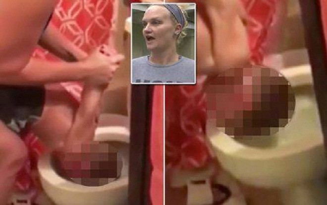 Dúi đầu con nhỏ vào bồn cầu vì tội nói bậy, bà mẹ bị dân mạng dọa giết Ảnh 2