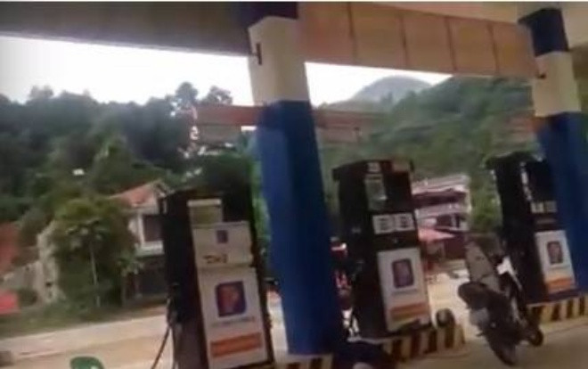 Khách giật mình khi nhân viên cây xăng báo xe Wave đổ được 5,7 lít trong khi dung tích chỉ 3,7 lít Ảnh 2