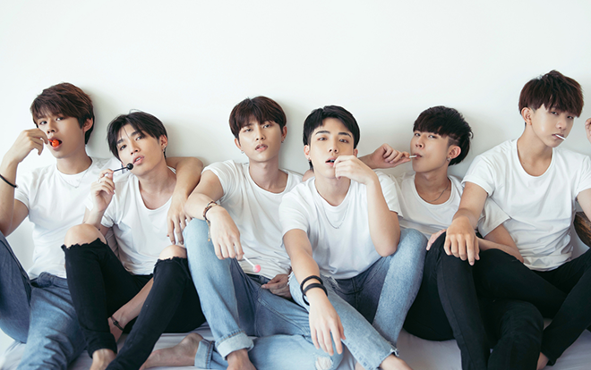 Uni5 ra mắt sách ảnh 'Forever U N I' kể câu chuyện thanh xuân tươi đẹp kỷ niệm 2 năm thành lập nhóm Ảnh 2
