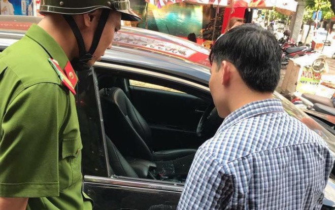 Để 290 triệu trong xe ô tô vào chơi với người thân, cặp vợ chồng ra về tá hỏa số tiền không cánh mà bay Ảnh 2