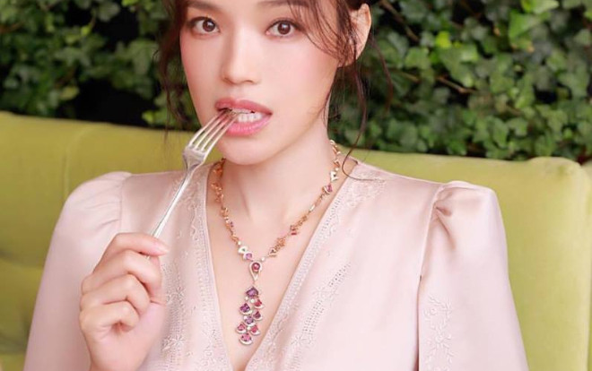 42 tuổi nhưng Thư Kỳ bị nhận xét lão hóa ngược, trẻ như gái 24 Ảnh 2