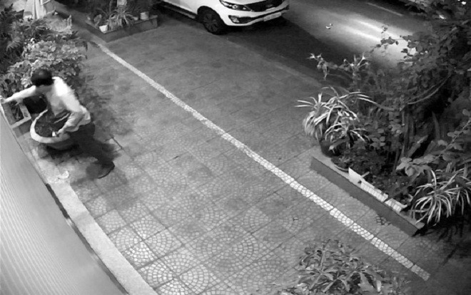 Du khách Hàn Quốc 'đột nhập' ô tô của người dân giữa đêm khuya Ảnh 2