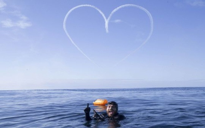 Người đàn ông dành 100 ngày bơi quanh nước Anh Ảnh 2