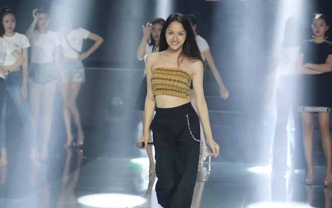 Clip: Hương Giang 'tả xung hữu đột' tập dợt cho Top 30 Siêu mẫu Việt Nam trước thềm chung kết Ảnh 2