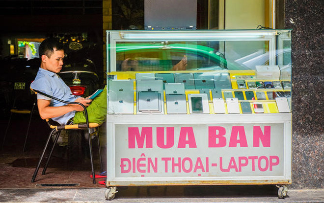 Diễn biến thú vị tại Việt Nam: iPhone chính hãng đua nhau giảm, máy xách tay lại nhích tăng Ảnh 2