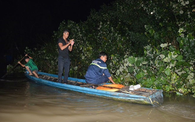 Chơi đùa cùng các chị em, bé gái 3 tuổi rơi xuống mé sông mất tích Ảnh 2