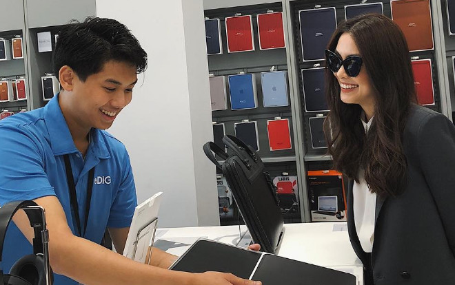 Tăng Thanh Hà khoe khéo em chồng 'nhà giàu vượt sướng' làm nhân viên bán hàng tươi như hoa Ảnh 2