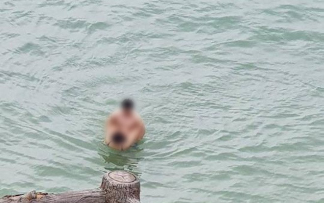 Thêm một đôi nhân tình có 'tư thế lạ' dưới biển Cát Bà khiến nhiều người ngượng chín mặt Ảnh 2