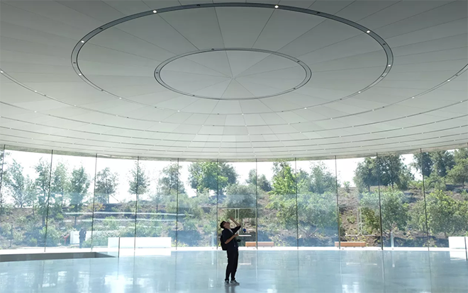 Những bí mật đầy bất ngờ bên trong khán phòng Steve Jobs - nơi những chiếc iPhone 2018 ra mắt Ảnh 2