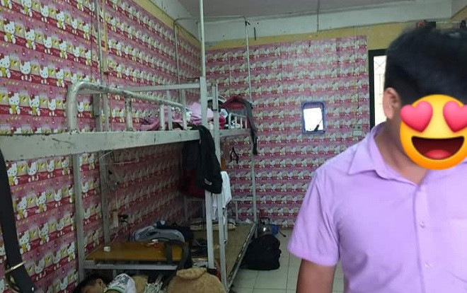 Phòng kí túc xá ấn tượng 'nhất Vịnh Bắc Bộ': Các chàng trai chạy khắp Hà Nội tìm mùa Hello Kitty về dán kín tường Ảnh 2