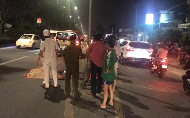 Người thân gào khóc thảm thiết khi thấy cảnh thanh niên 21 tuổi lao thẳng vào cọc tiêu phản quang tử vong tại chỗ Ảnh 2