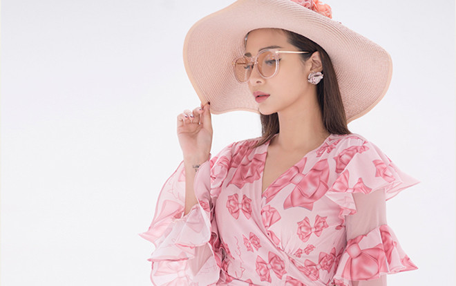 Những chiếc váy có khả năng dịch chuyển số đo, 'tàng hình' mỡ thừa Ảnh 2