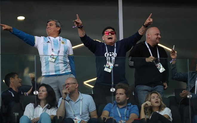 Chưa cống hiến được gì, Maradona đã đòi đội bóng mới cấp máy bay riêng Ảnh 2