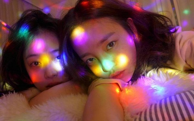 Goo Hara - Sulli: Đôi bạn thân khuấy đảo Kbiz, đánh bồ, chụp ảnh gợi cảm và cả tự tử Ảnh 2