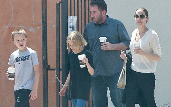 Lo sợ mất quyền nuôi 6 nhóc tì, Angelina Jolie cầu xin con cái: Hãy chọn mẹ đi! Ảnh 2