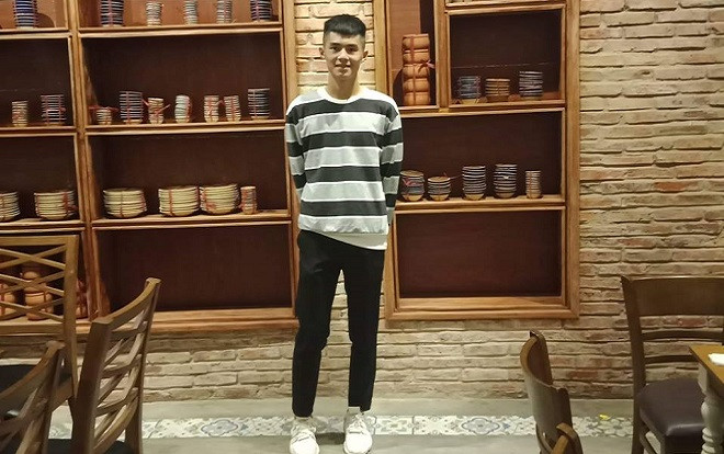 Mới 15 tuổi đã cao 1m88 lại còn mang khuôn mặt 'nam thần', chàng trai này đang khiến hội chị em điêu đứng Ảnh 2