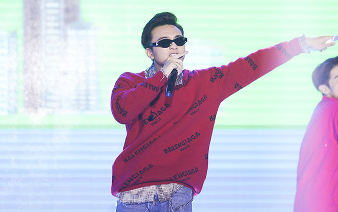 Click xem ngay 'bom tấn' mới nhất: Yolo - từ Soobin Hoàng Sơn Ảnh 2