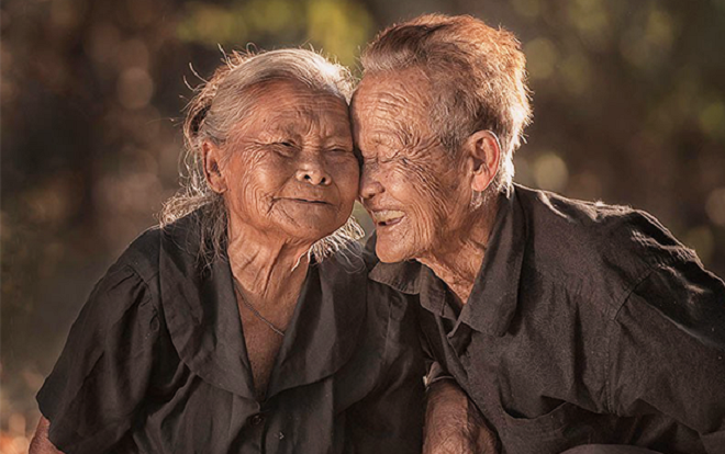 Giữa 'tâm bão' Kiều Minh Tuấn - An Nguy công khai tình cảm, câu chuyện cụ bà 80 tuổi được người yêu cũ thời trẻ đến thăm nom gây sốt Ảnh 2