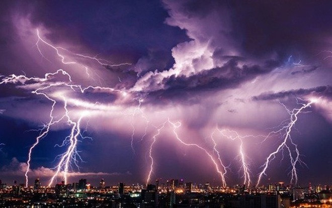 Nghệ An: 2 người bị sét đánh tử vong khi đang gặt lúa ngoài đồng Ảnh 2