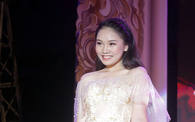 Ứng xử quá xuất sắc, nữ sinh đạt 9,9 điểm trung bình năm môn Toán đăng quang Đại sứ chuyên Ams Ảnh 2