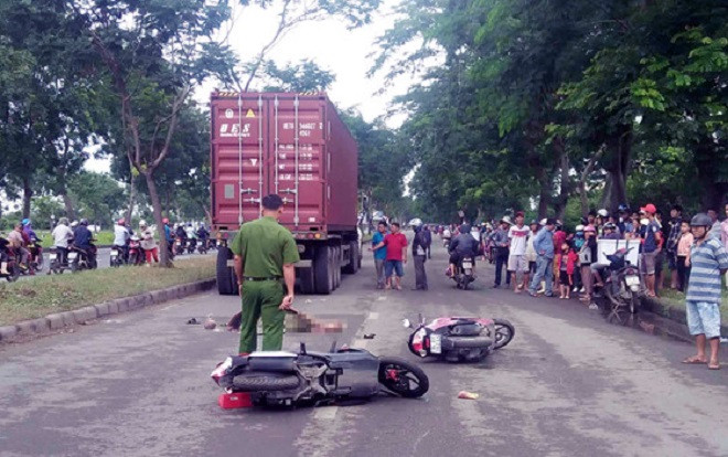 Trên đường về quê ra mắt, cô gái bị container tông tử vong Ảnh 2