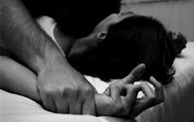 Tin lời bạn trai quen qua mạng vào khách sạn… đi vệ sinh, thiếu nữ 15 tuổi bị cưỡng hiếp Ảnh 2