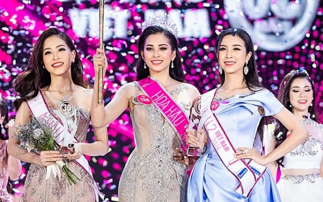 Hàng loạt Facebook giả mạo Tân hoa hậu Trần Tiểu Vy xuất hiện Ảnh 2