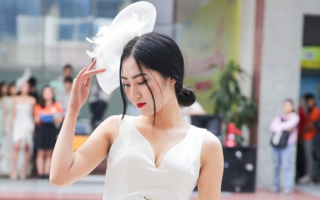 Xem show thời trang chào tân sinh viên của ĐH Hutech mới thấy: 'lò luyện' trai xinh gái đẹp chính là đây! Ảnh 2