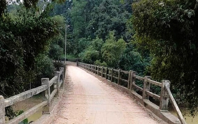 Nữ sinh 17 tuổi bất ngờ nhảy xuống sông tự tử khi đang đi chơi với bạn Ảnh 2