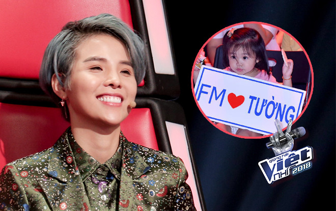 Khoảnh khắc 'đốn tim' Vũ Cát Tường: Fan nhí tay cầm bánh vẫn quyết kẹp chặt không buông bảng cổ vũ! Ảnh 2