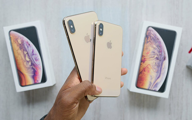 Mở hộp iPhone Xs và iPhone Xs Max phiên bản màu vàng đầu tiên trên thế giới Ảnh 2