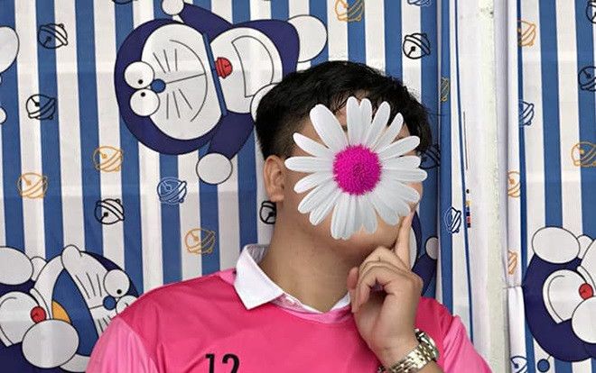 Chọn luôn áo lớp màu hồng Hello Kitty, teen Vĩnh Long thể hiện độ 'chơi lầy' Ảnh 2