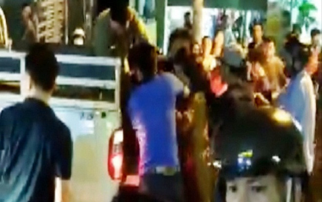 Va chạm giao thông, thanh niên 25 tuổi bị nhóm 4 người đuổi đánh, đâm vào cửa kính tử vong Ảnh 2