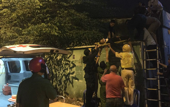 Gã tài xế nghi say xỉn ép ngã xe CSGT rồi nhảy lầu trọng thương Ảnh 2