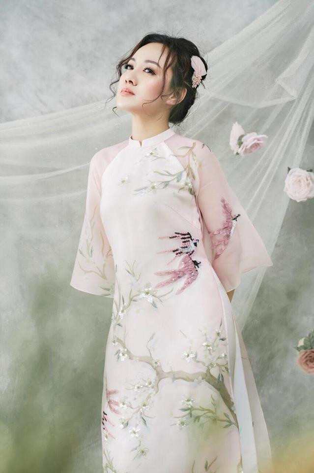 Gu thời trang dịu dàng ai ngắm cũng xiêu lòng của BTV 'quốc dân' Hoài Anh Ảnh 12