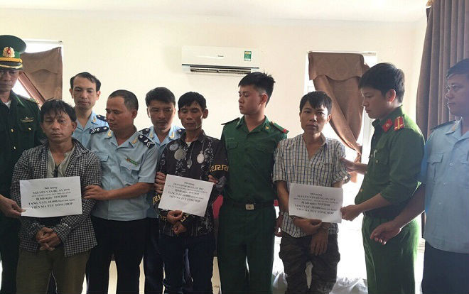 Bắt quả tang 3 đối tượng mua bán 18.000 viên ma túy tổng hợp Ảnh 2