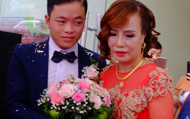 Bị người phụ nữ lớn tiếng mắng nhiếc ngay tại đám cưới, cô dâu 61 tuổi nói gì? Ảnh 2