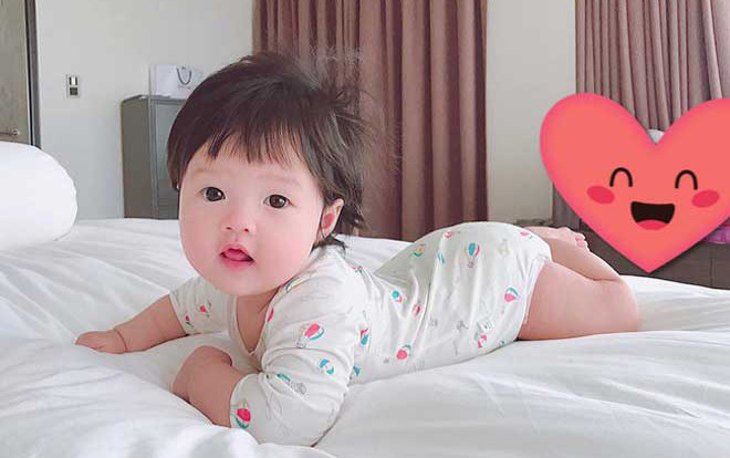 'Tan chảy' khi Hoa hậu Đặng Thu Thảo lần đầu tiên khoe cận mặt con gái cưng Ảnh 2