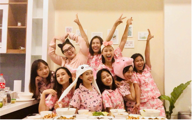 Nhã Phương mặc nhí nhố quẩy tung trời trong tiệc độc thân trước ngày cưới Trường Giang Ảnh 2