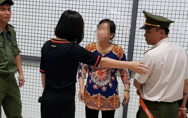 Lập biên bản nữ hành khách lớn tiếng lăng mạ nhân viên hàng không vì bị nhắc nhở khi mang 18kg hành lý xách tay lên máy bay Ảnh 2