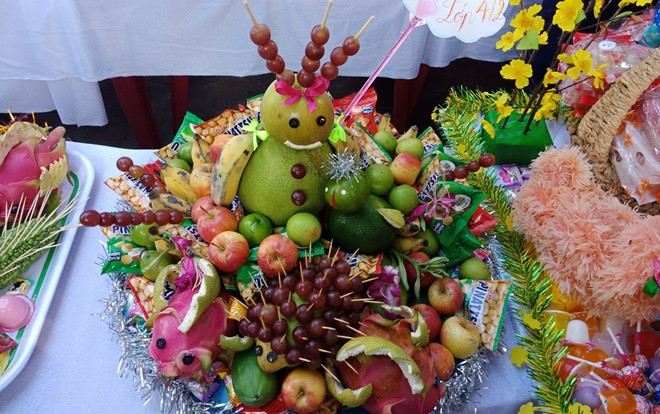 Đặc sản mùa Trung thu: Những mâm ngũ quả cắt tỉa vừa đáng yêu vừa kỳ dị khiến dân mạng chỉ biết ôm bụng cười Ảnh 2