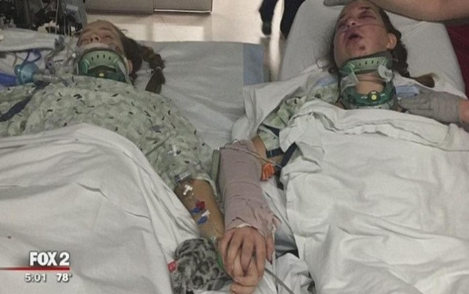 Khoảnh khắc cô bé 12 tuổi nắm tay chị gái bên giường bệnh trước lúc qua đời gây xúc động Ảnh 2