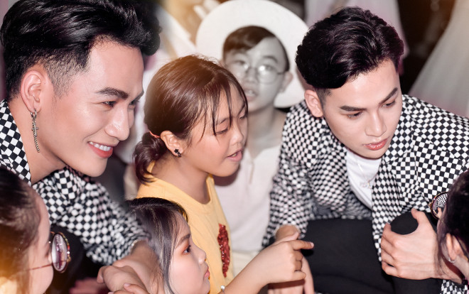 Ali Hoàng Dương hóa 'anh cả ấm áp' tổ chức 'họp mặt gia đình' ngay trên sân khấu The Voice Kids 2018 Ảnh 2