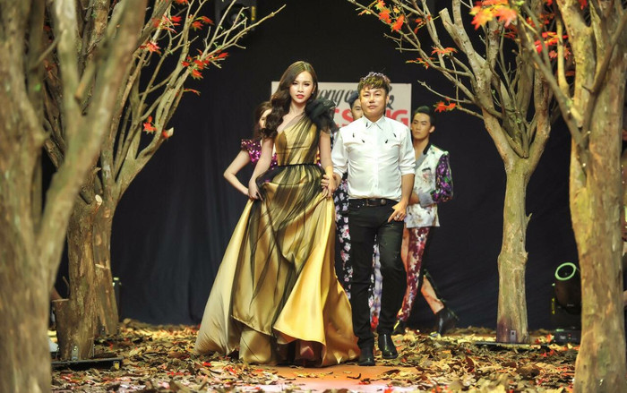Á hậu Thanh Trang làm vedette trên sàn catwalk ngập lá mùa thu Ảnh 2